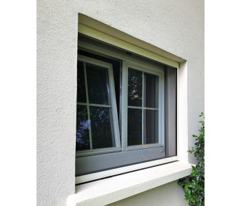 Moustiquaire enroulable verticale cadre blanc